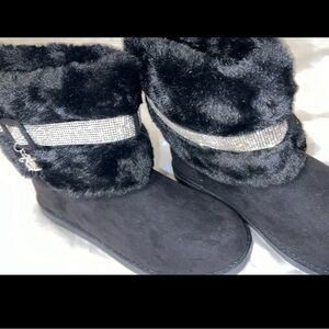 Juicy Couture black fuzzy boots 🖤 Brand New with tags ! Women’s 8